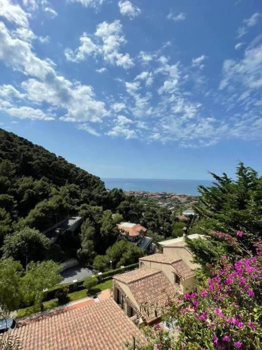 Casa Vacanze Luna 2 Vallecrosia Eksteriør bilde
