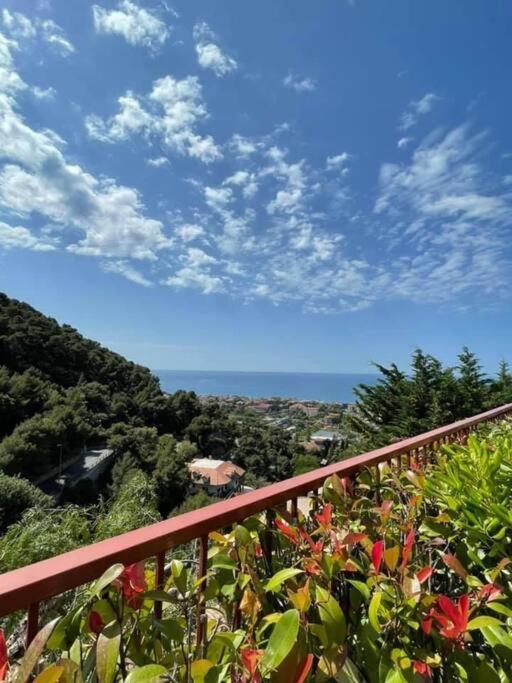 Casa Vacanze Luna 2 Vallecrosia Eksteriør bilde
