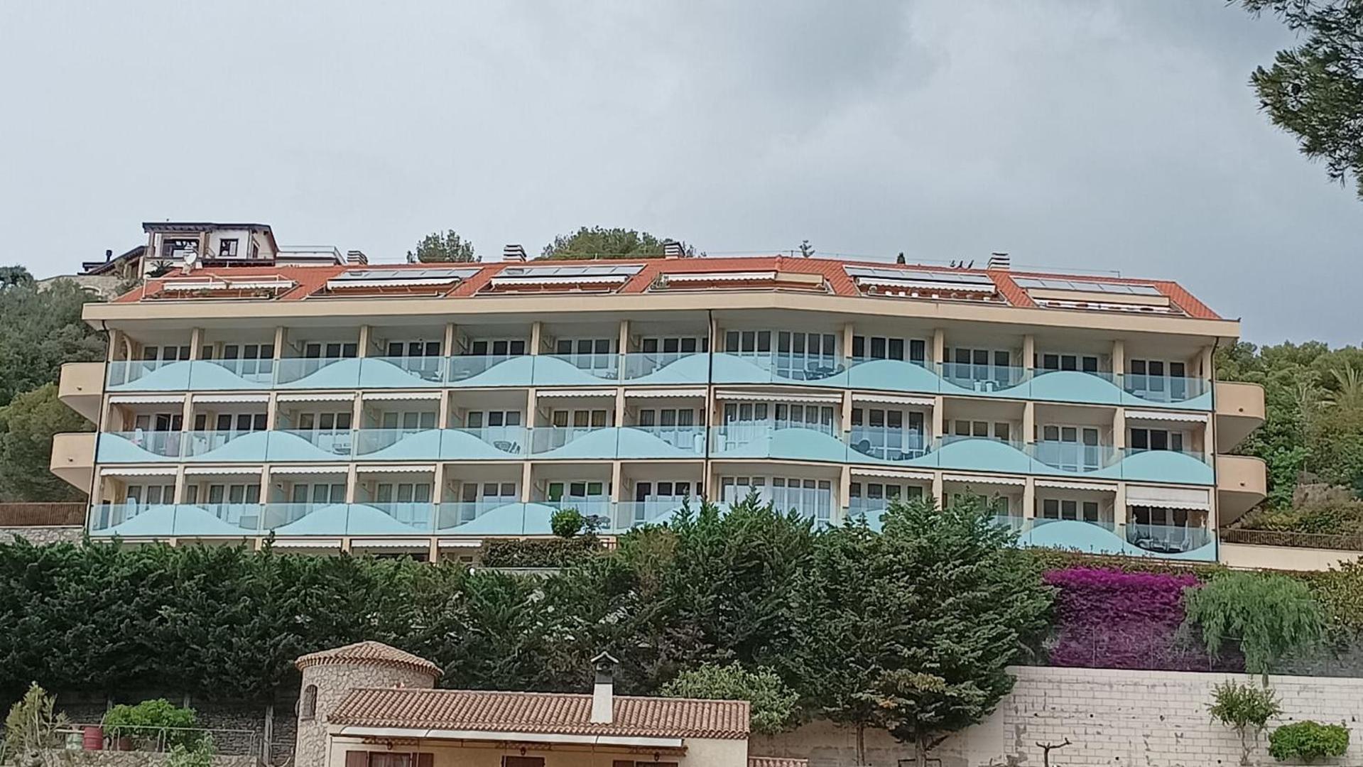 Casa Vacanze Luna 2 Vallecrosia Eksteriør bilde